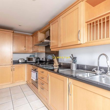 Perfect Spot In Central Windsor & Free Parking! Exterior photo